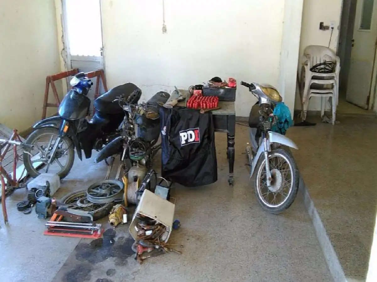 Secuestraron tres motos y dos armas en Castelar