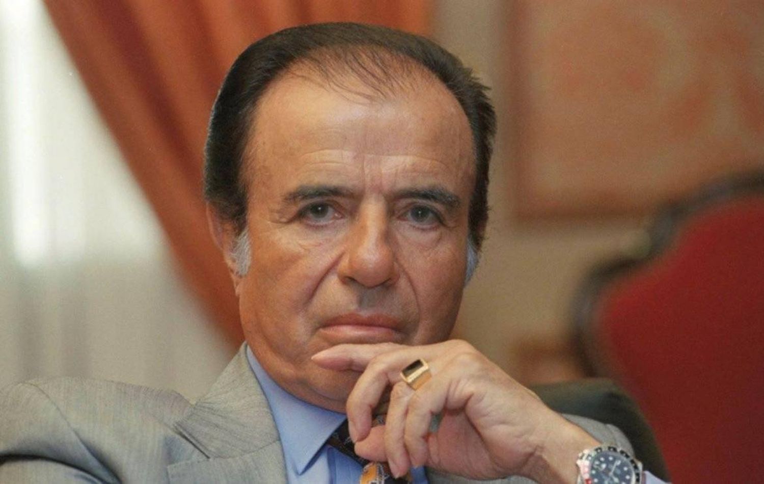 Robaron el anillo del ex presidente Carlos Menem