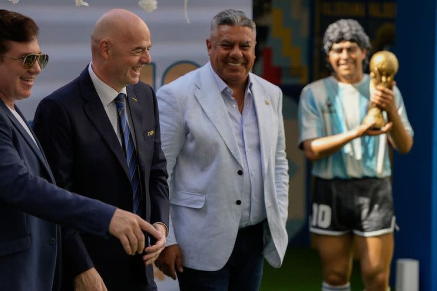 Infatino, Domínguez y Tapia homenajearon a Maradona en Qatar