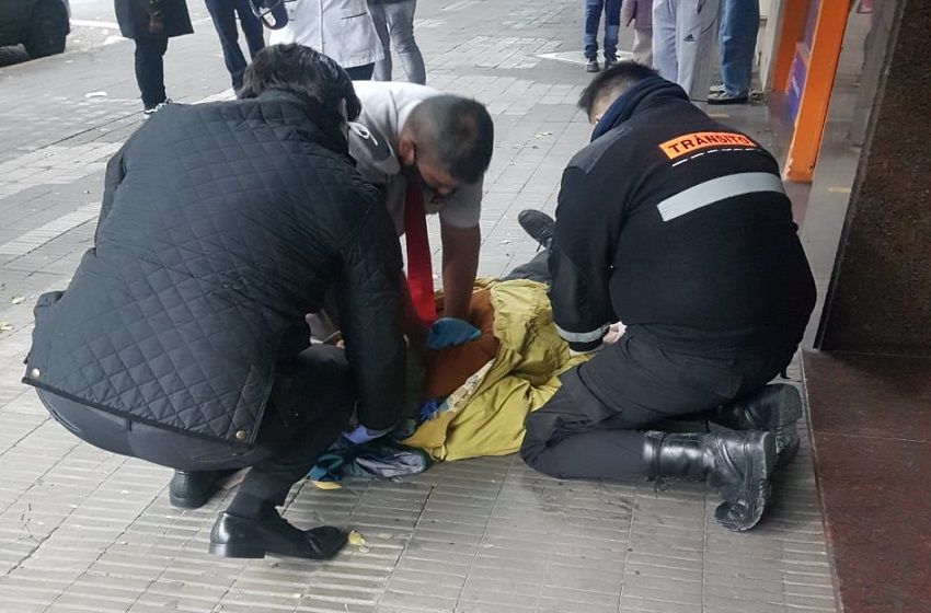Dramático rescate a un hombre que sufrió un infarto en Pellegrini y Mitre