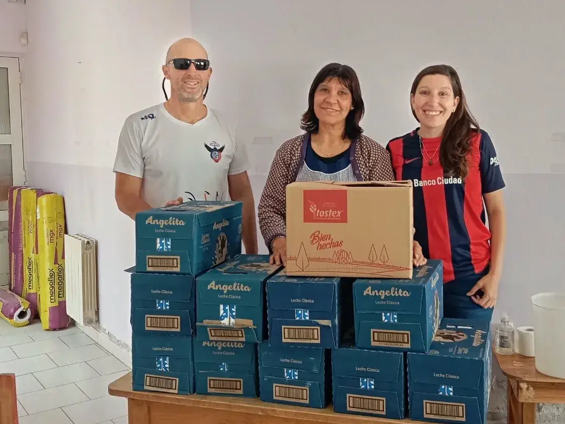 La peña “Los Gauchos de Boedo” entregó donaciones al Jardín Frutillitas