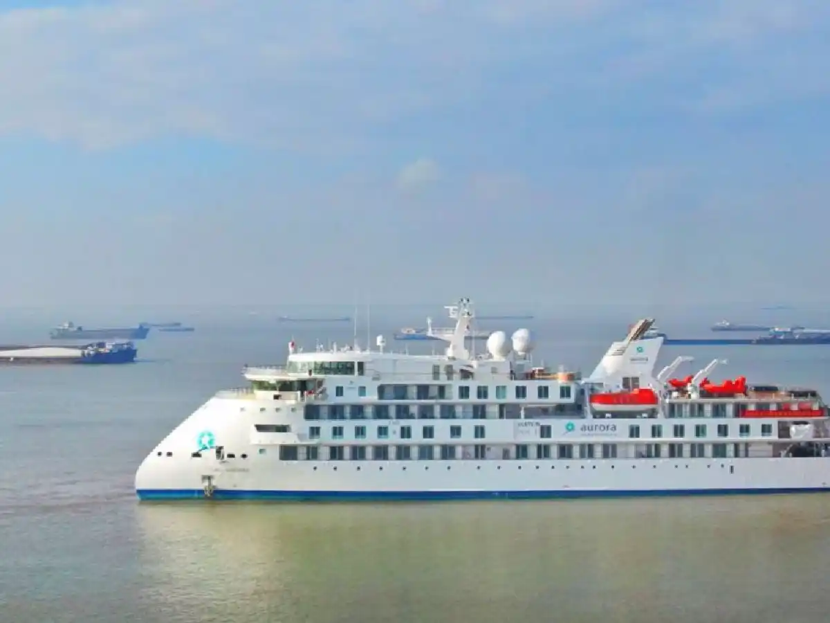 Crucero con decenas de contagiados con coronavirus permanecía anclado frente al puerto de Montevideo