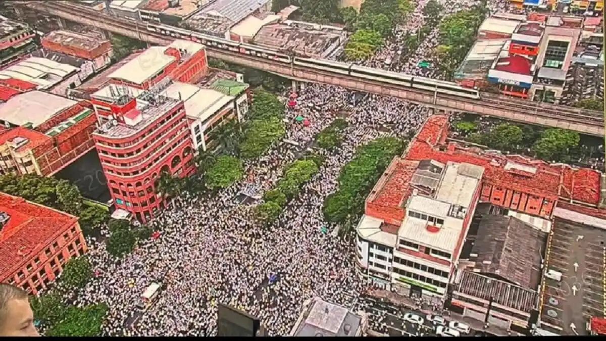 POLÍTICOS COLOMBIANOS piden escuchar a las masas tras protestas contra Gustavo Petro