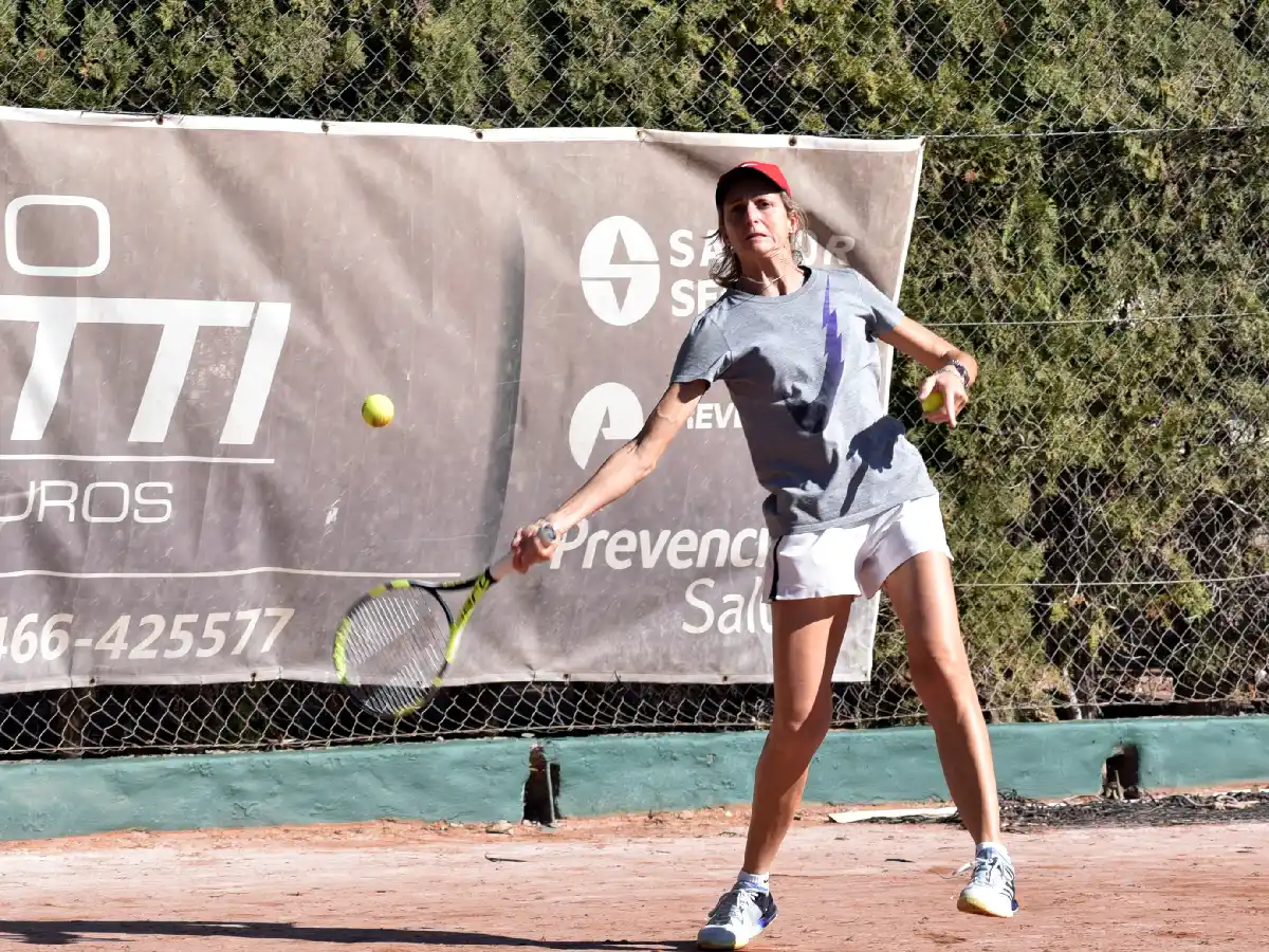 Las damas y la fiesta  del tenis en el Sport  