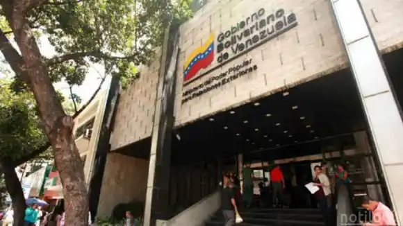 «FALLO ABSURDO»: canciller de Maduro rechaza sentencia sobre sanciones de la UE