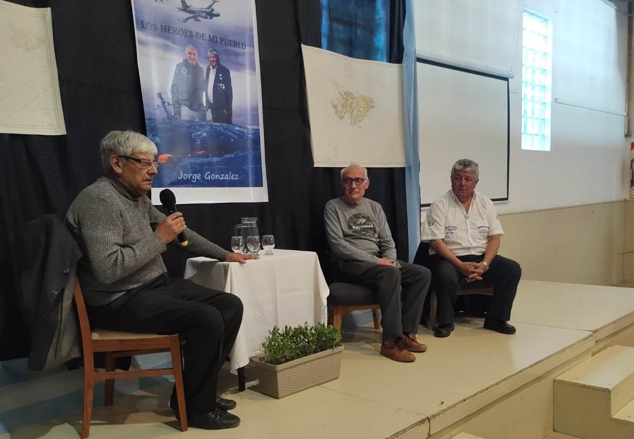 Jorge González presentó en Copetonas su libro “Los héroes de mi pueblo”