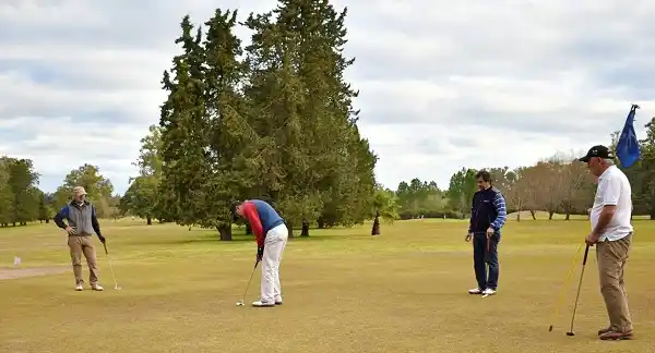 Golf: Antonio Darocca y Laura Jurado ganaron el Torneo Dos Orillas