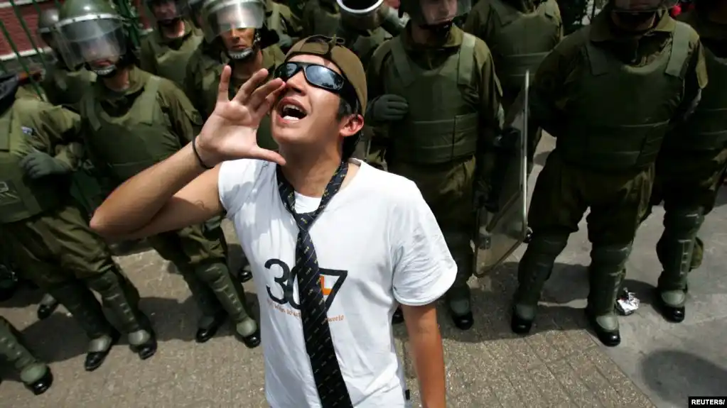 «Cenntenials» chilenos se suman a protestas exigiendo nuevo modelo sociopolítico