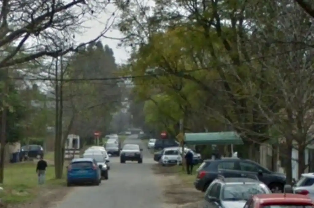 Fisherton: le cerraron el baúl en las manos, sufrió un culatazo y le robaron el auto