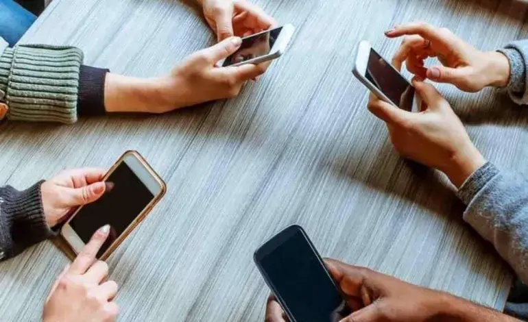 España prohibirá las redes sociales a los menores de 16 años