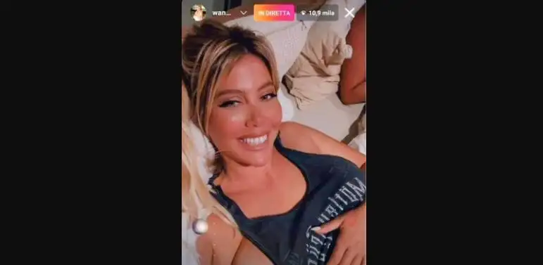 A Wanda Nara se le escapó un seno en un vivo y el video se hizo viral