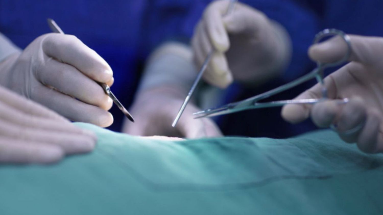 Mujer falleció durante una cirugía estética, familiares exigen investigación