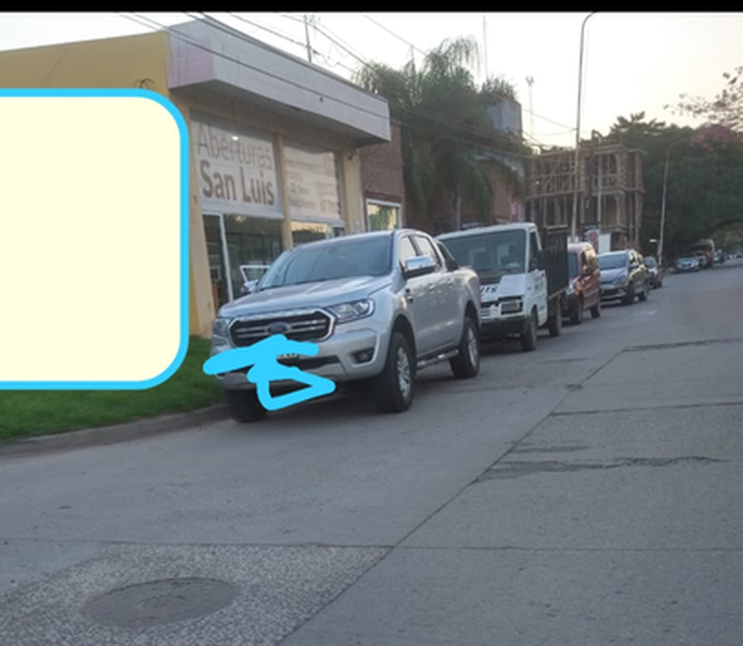 Reclamo por cómo estacionan en 3 de Febrero y Depietri