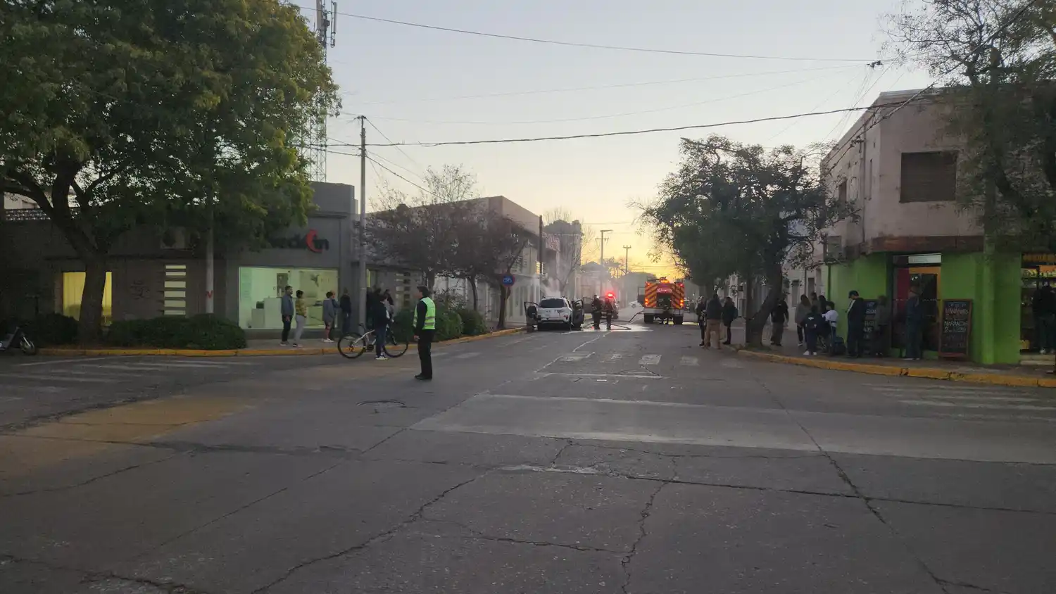 incendio auto toyota c3 aircross falucho rafaela bomberos fuego - 4