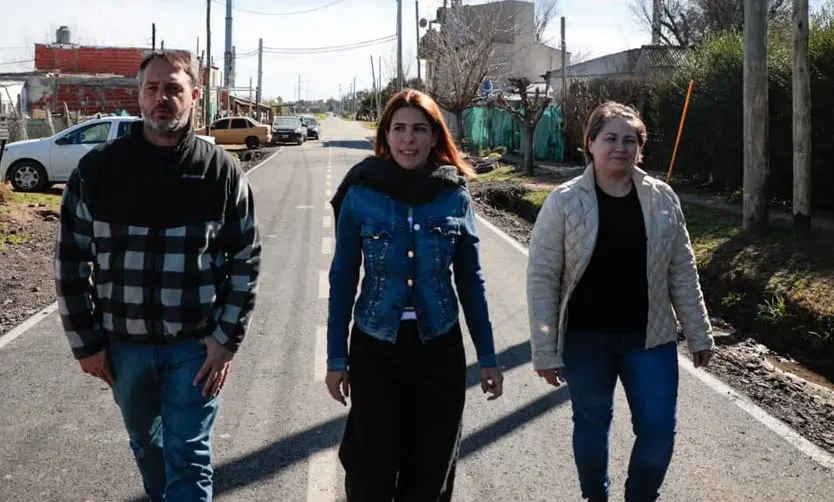 Soledad Peralta recorrió nuevos asfaltos en las localidades