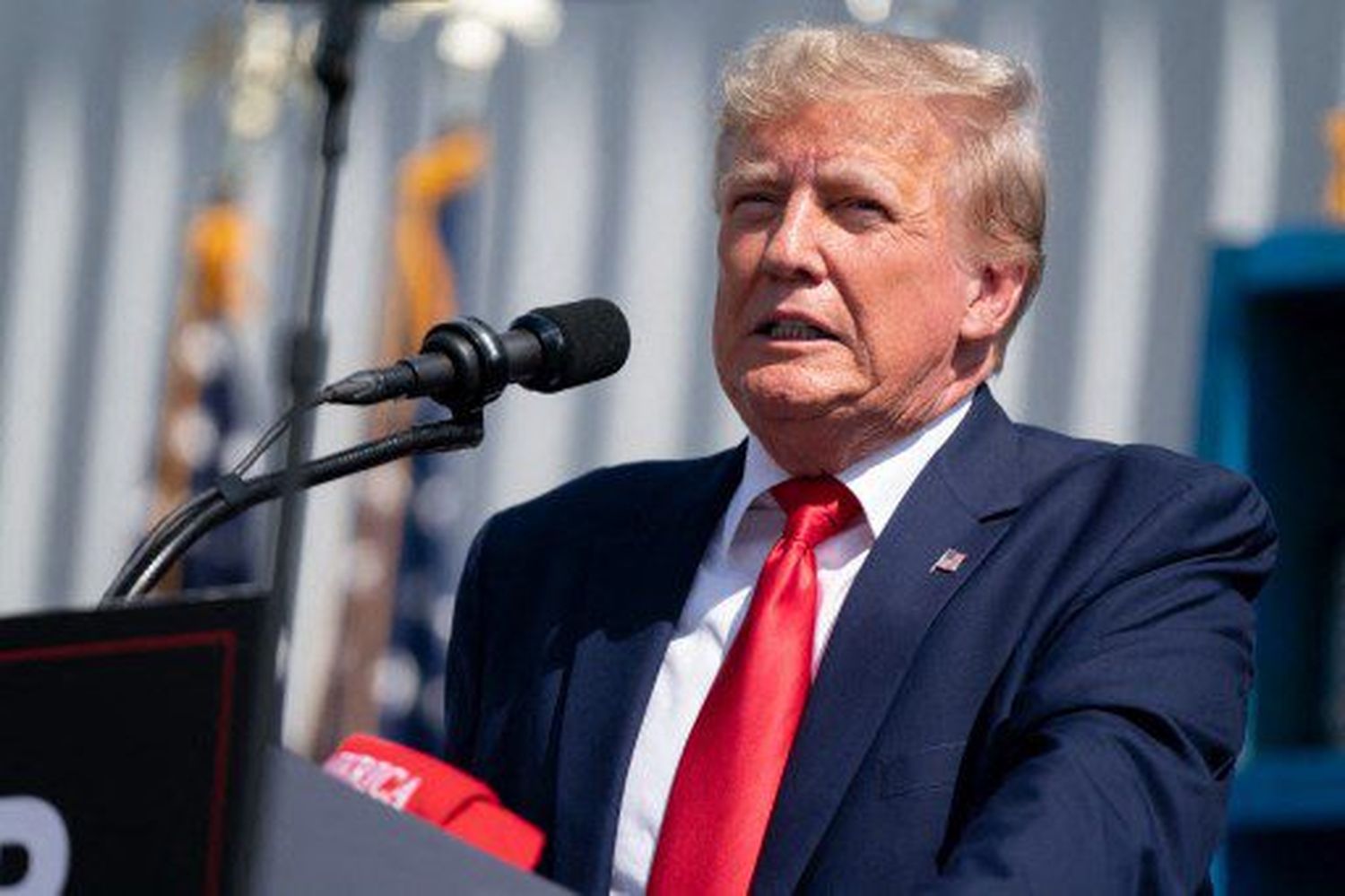 Trump enfila sus baterías contra los migrantes: promete deportación masiva si llega a la Casa Blanca (+Video)