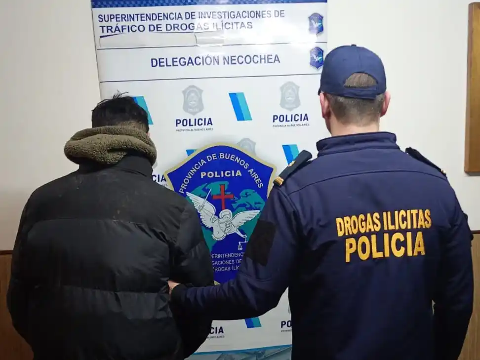 El sujeto, de 30 años de edad, fue aprehendido y alojado en dependencia policial,