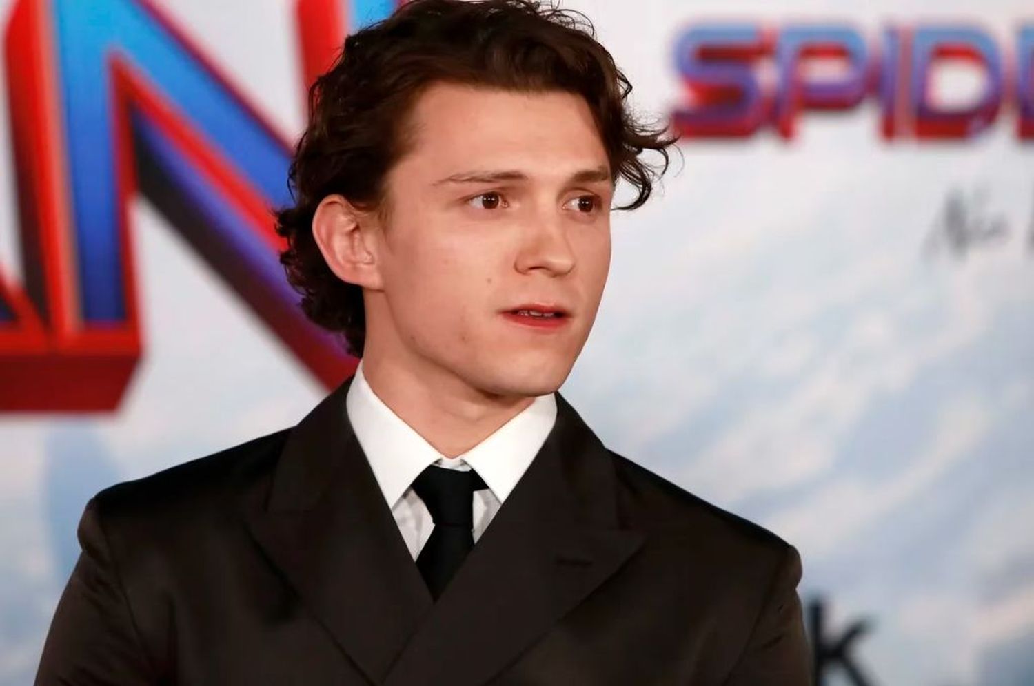 Tras pelear contra el consumo de alcohol, Tom Holland reveló que lleva un año sobrio