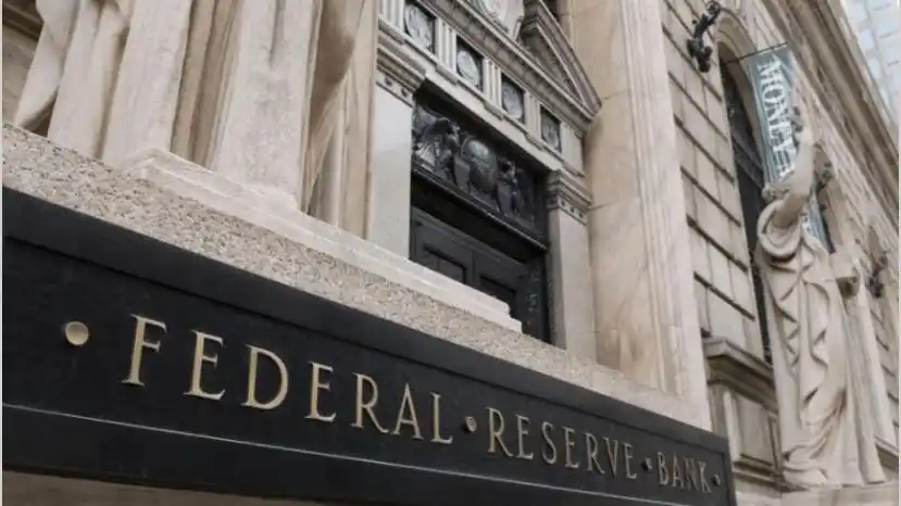 RESERVA FEDERAL mantiene tasas de interés y degrada pronóstico para economía de EE.UU.