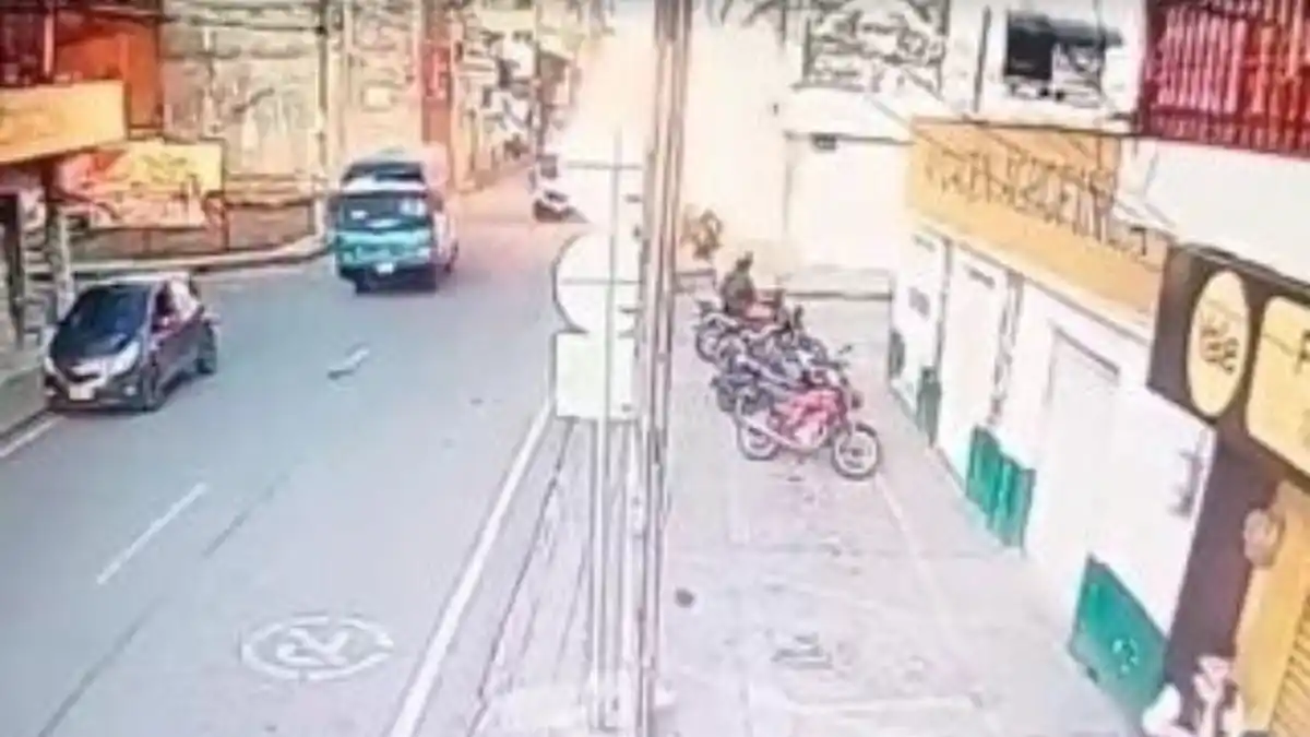 ATENTADO EN COLOMBIA: explosión de ‘moto-bomba’ deja 3 heridos de gravedad