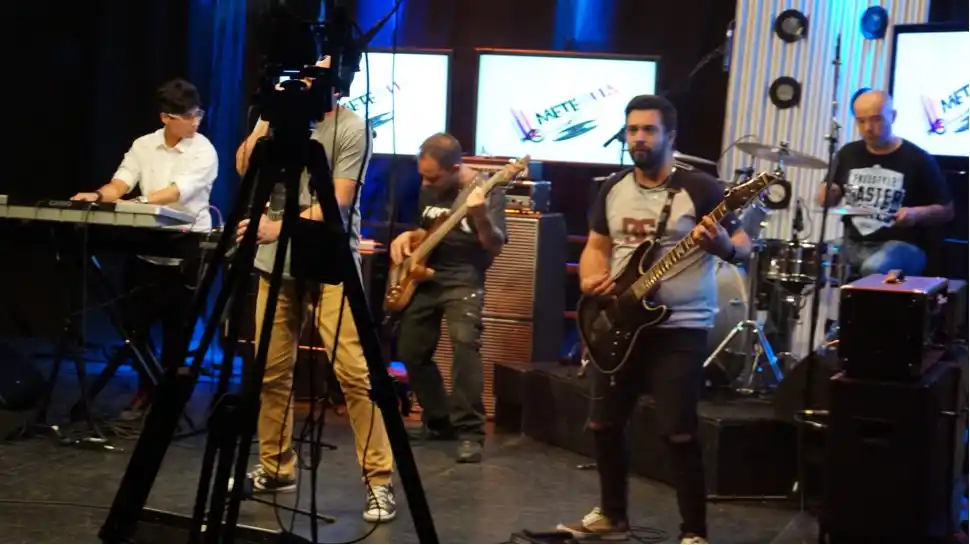 Presencia de la banda “Munich” en el programa “Mete Púa”