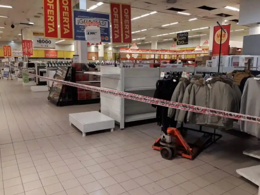 Hiper y supermercados serán intimados para evitar venta de productos no esenciales