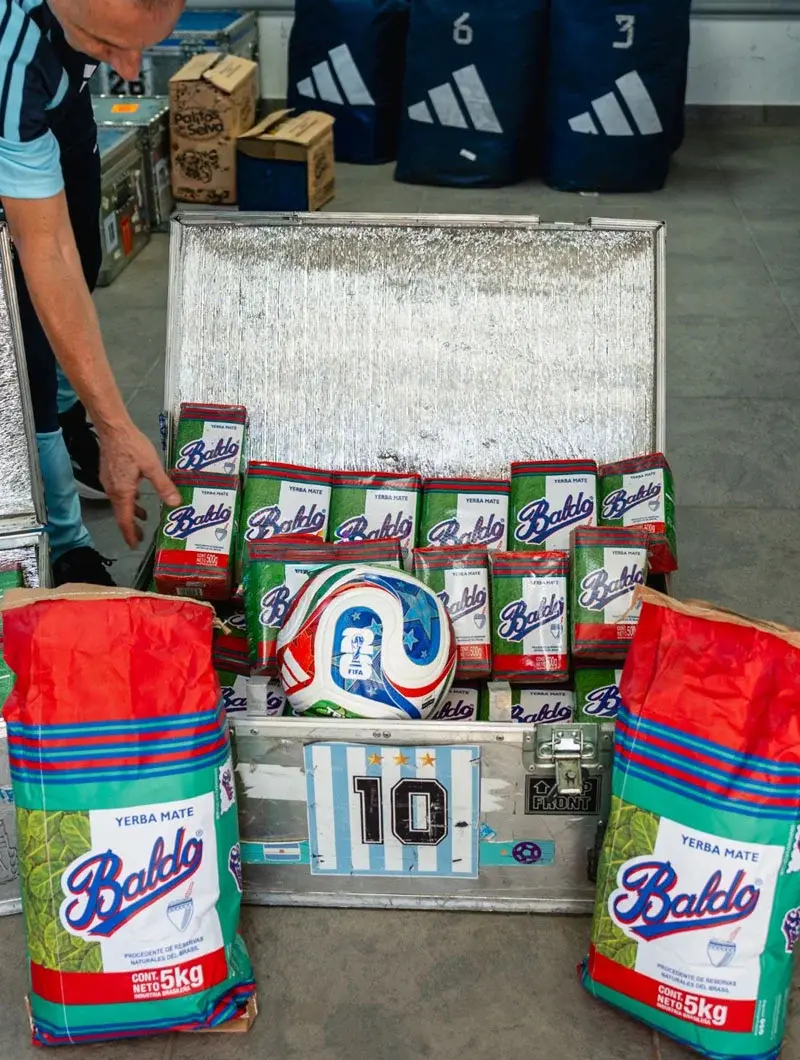 La Selección Argentina viajó al Mundial con más de 500 kilos de yerba para el mate del plantel