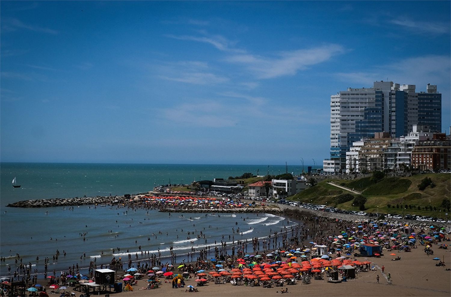 Cielo parcialmente nublado y 25 grados de máxima en la ciudad