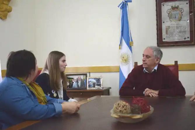 Javier Gastón recibió a la estudiante italiana que forma parte del Intercambio de Jóvenes de Rotary