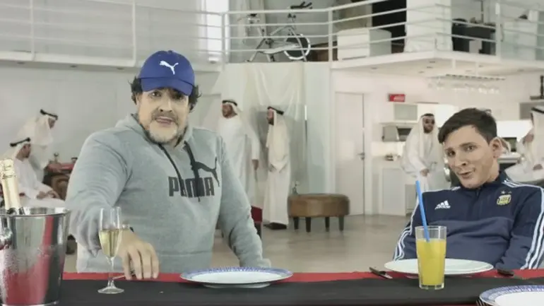 Video: Maradona le enseña a Messi a cantar el himno