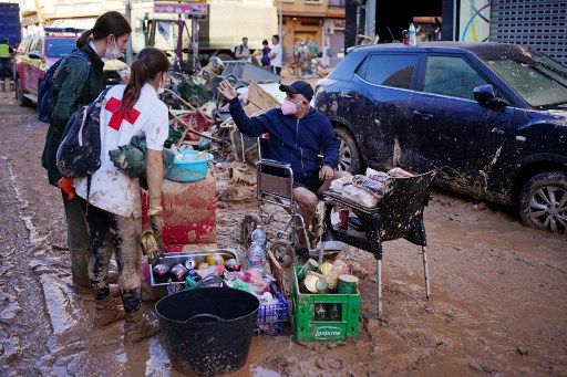 HÉROES SIN CAPA: 2 venezolanos condecorados por su labor en la TRAGEDIA DE ESPAÑA (+Video)