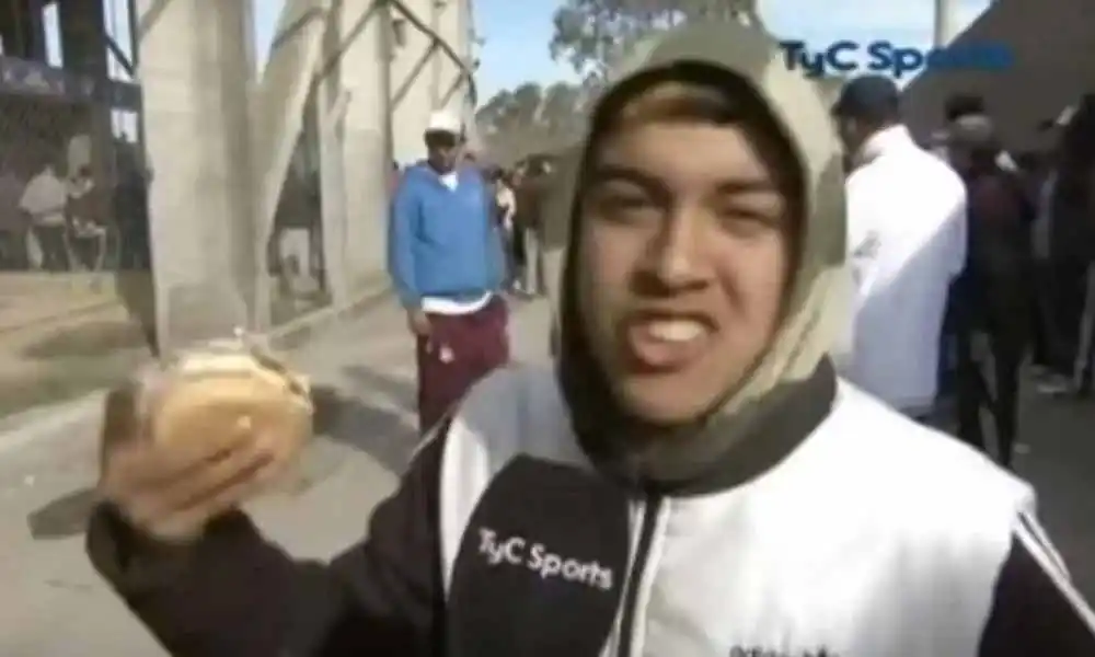 Ocho años más tarde, reapareció el personaje futbolero "Alto Guiso"