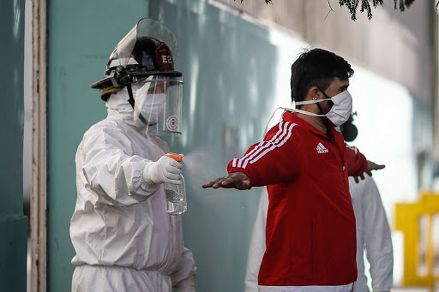 Confirmaron 20.023 contagios y 387 muertes durante el martes