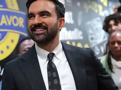 Saluden a NY que se va: un musulmán de izquierda ganó la Gran Manzana