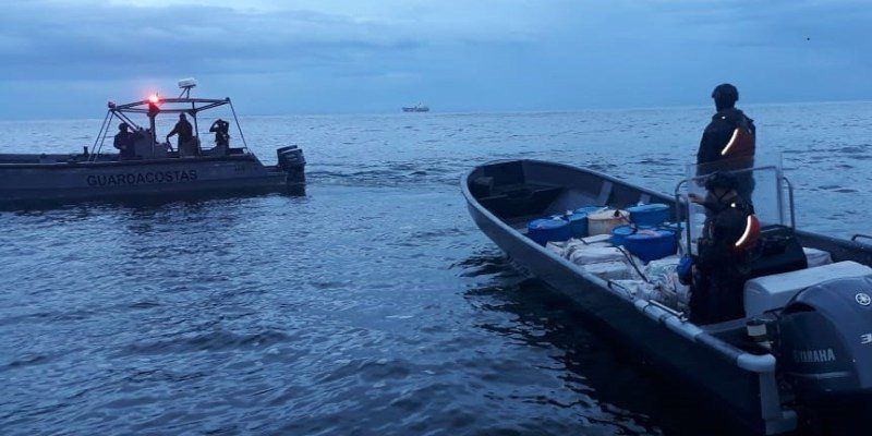 Costa Rica DECOMISA 2,5 toneladas de cocaína en lancha en Caribe