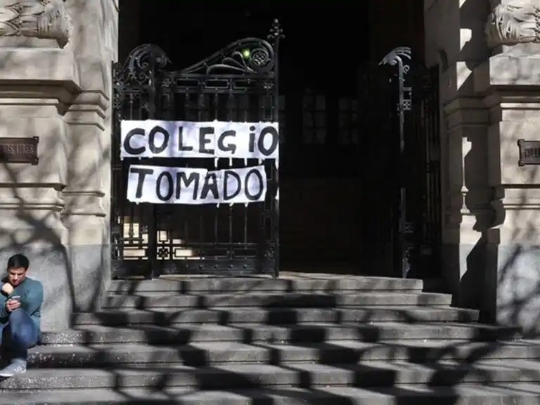 Levantaron la toma en el el Colegio Nacional Buenos Aires, pero se mantiene el conflicto en el Carlos Pellegrini.