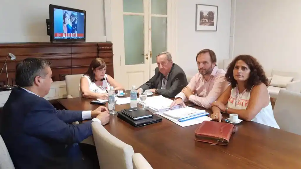 Lunghi se entrevistó con funcionarios buscando certezas de Provincia y Nación