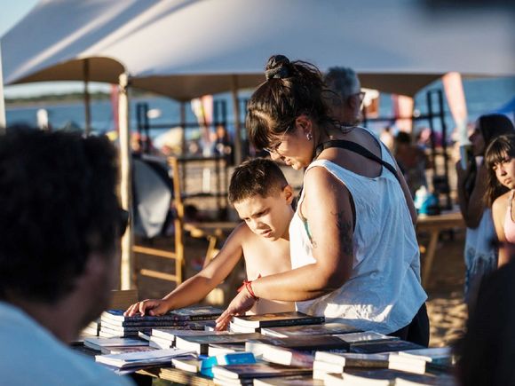 Este fin de semana en Concordia se renueva la invitación para leer en la playa con Mágica