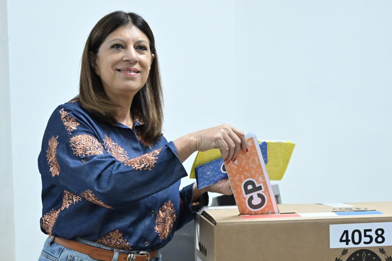 Clara Garcia votando este Domingo 13 de Abril