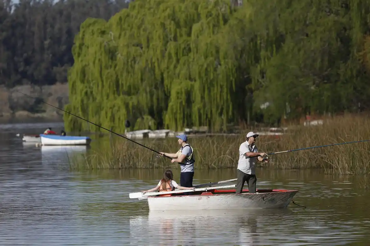 Laguna y Sierra de los Padres
