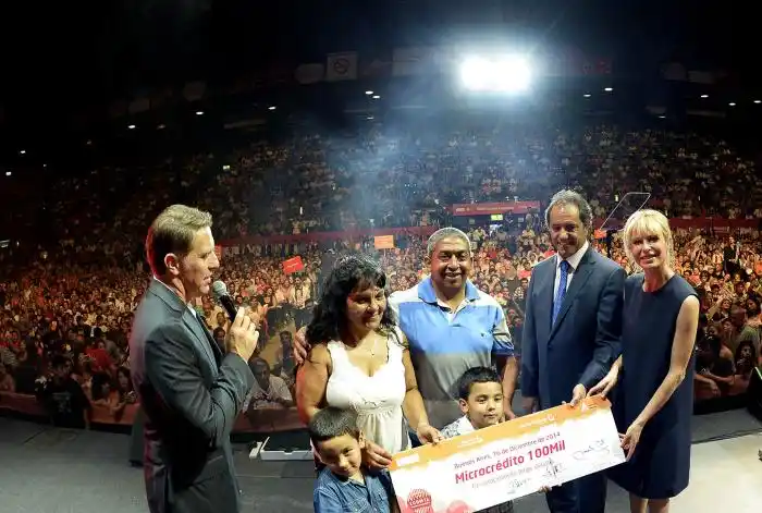 Elecciones 2015: Con la conducción de Fantino, Scioli reunió a su tropa en el Luna Park