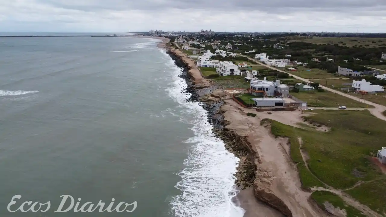 La erosión avanza a pasos agigantados en Quequén y los peligros aumentan