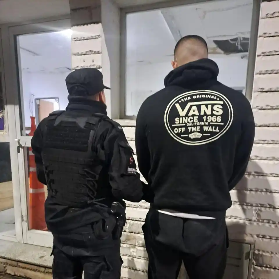 Detuvieron a un joven que circulaba con un auto robado en la zona sur de Rosario.