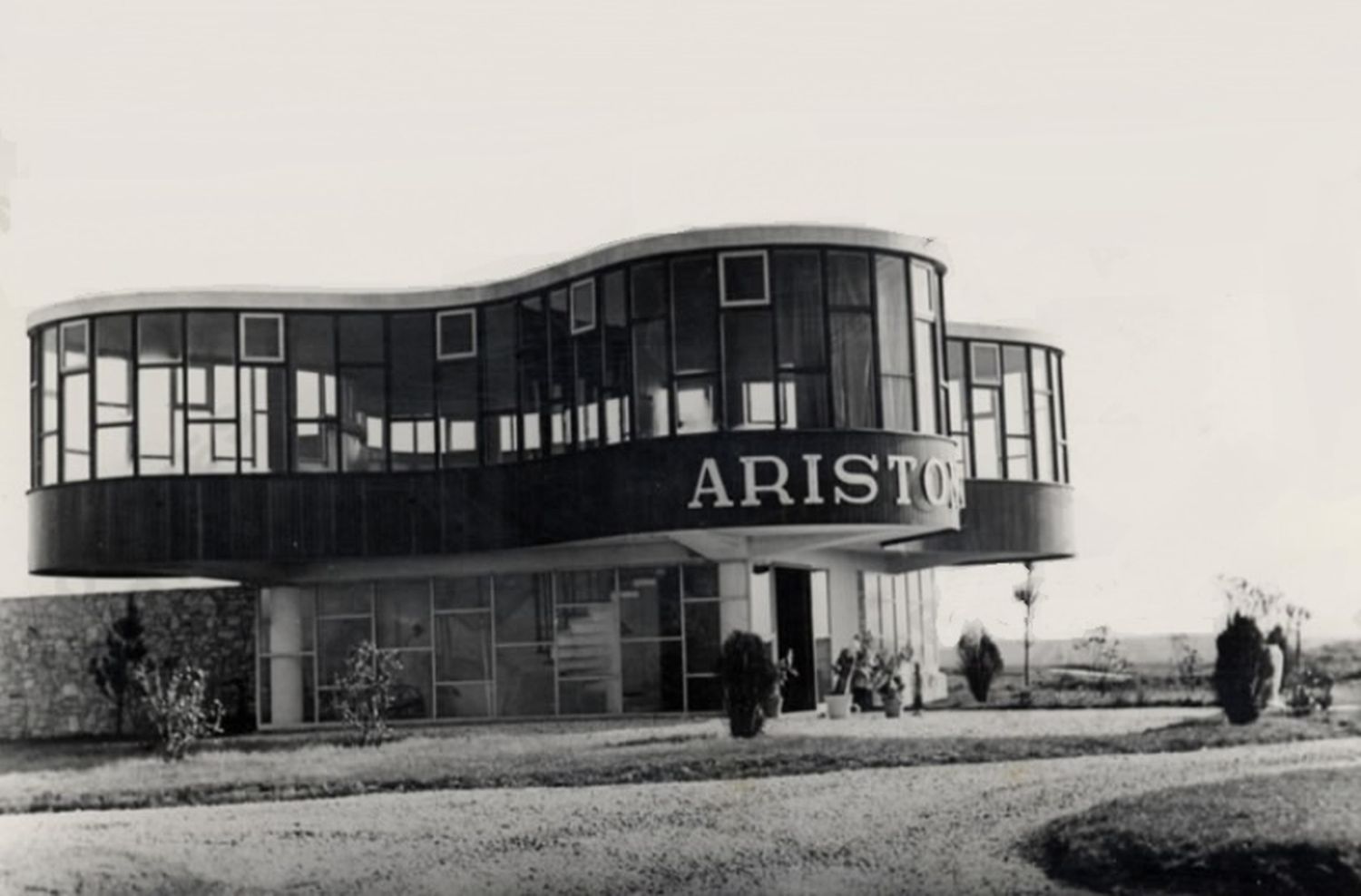 Parador Ariston: del abandono total al sueño concreto de restauración