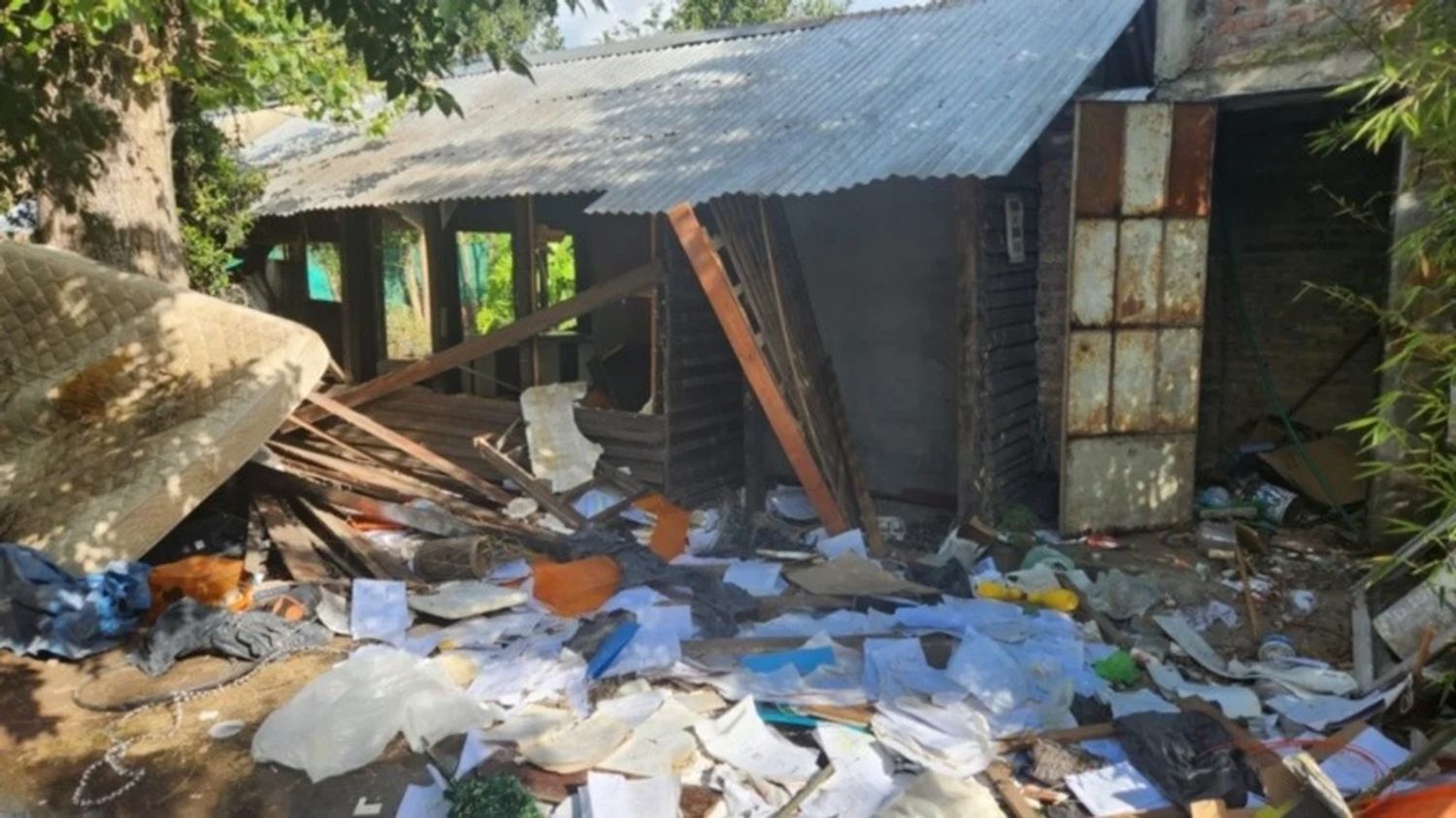 Saquearon la casa de uno de los prófugos por el crimen de la hincha de Central