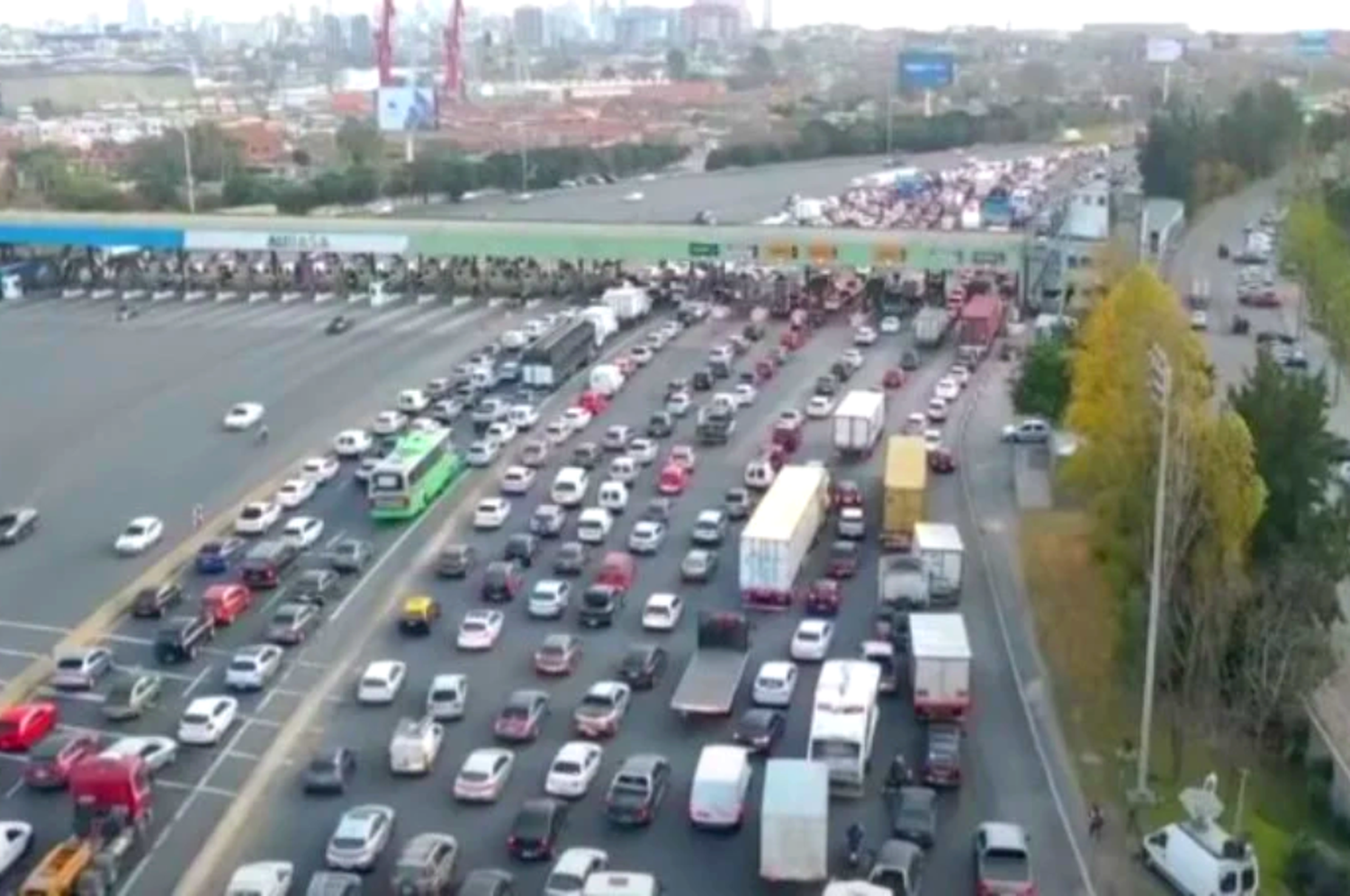 Tras la amenaza de Berni, levantan el corte en la autopista Buenos Aires-La Plata