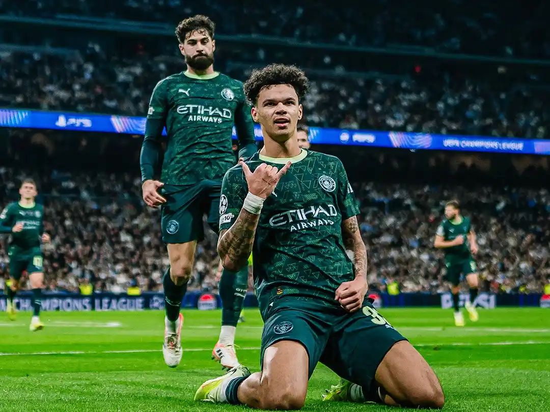 Nico O’Reilly festeja el transitorio empate del City.