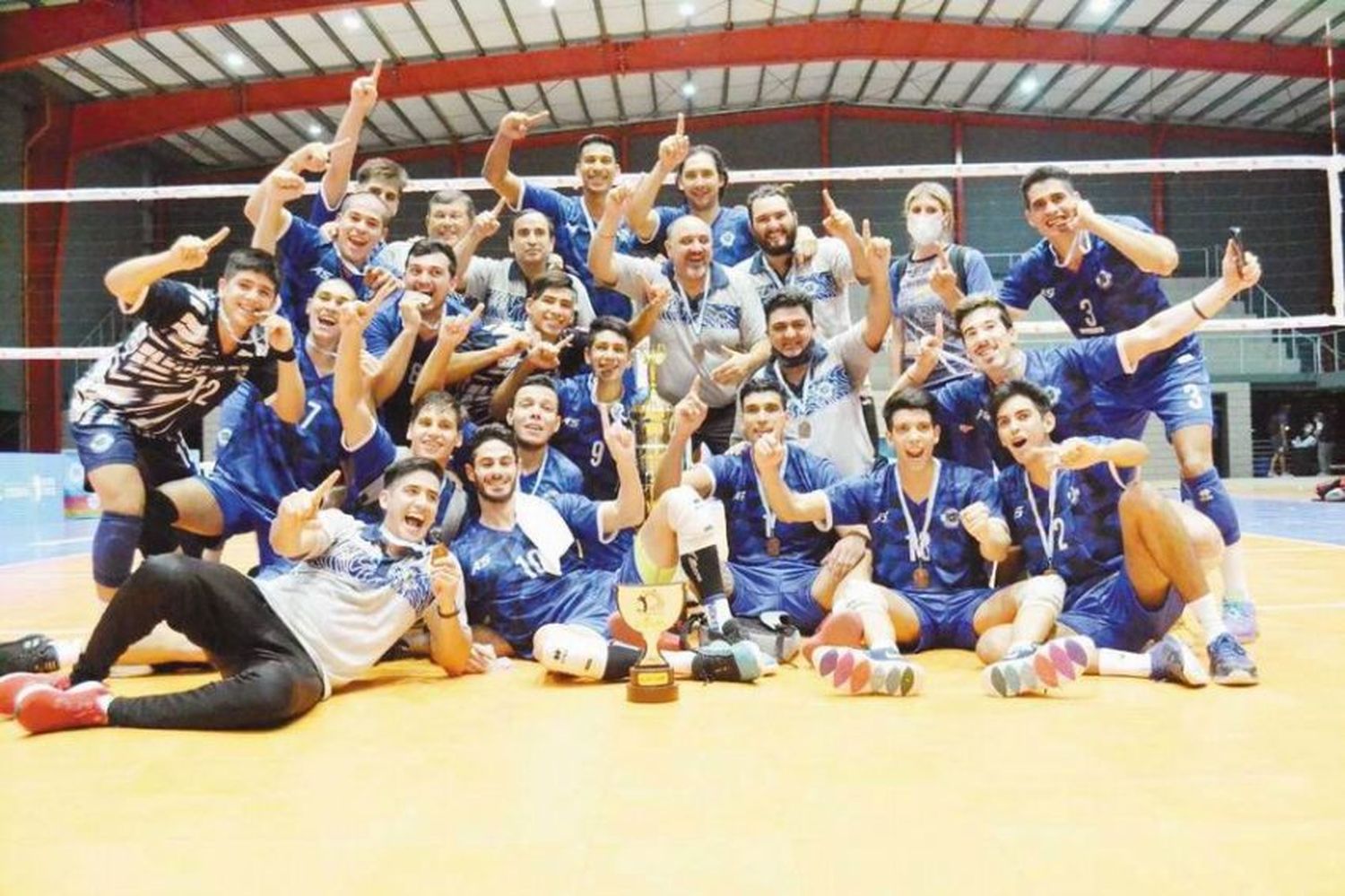 Policial: ascendió y se coronó campeón invicto