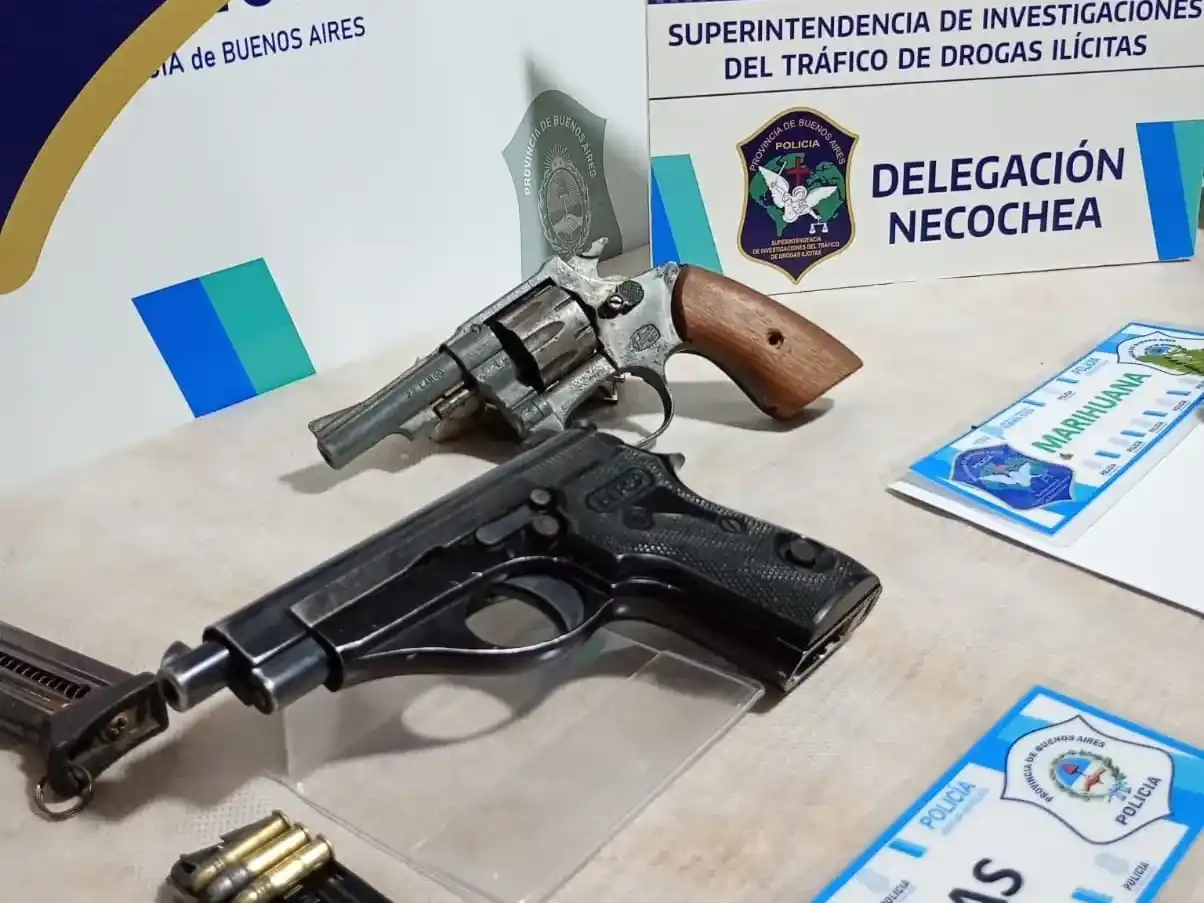 Un revólver, una pistola y proyectiles, fue parte del secuestro realizado en la finca del acusado de distribuir drogas