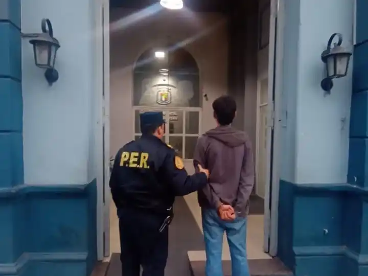 Denunció a un familiar por robarle pertenencias y usar su tarjeta bancaria sin autorización